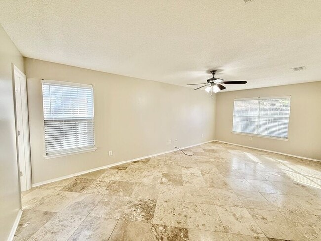 Photo - 131 Mirabelle Cir