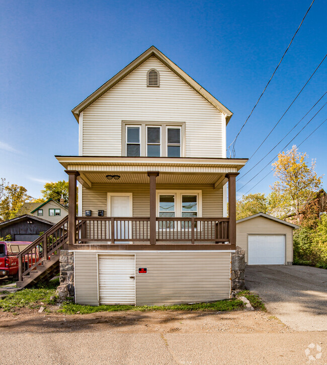 Building Photo - 516 E 7th St Unit Upper Rental