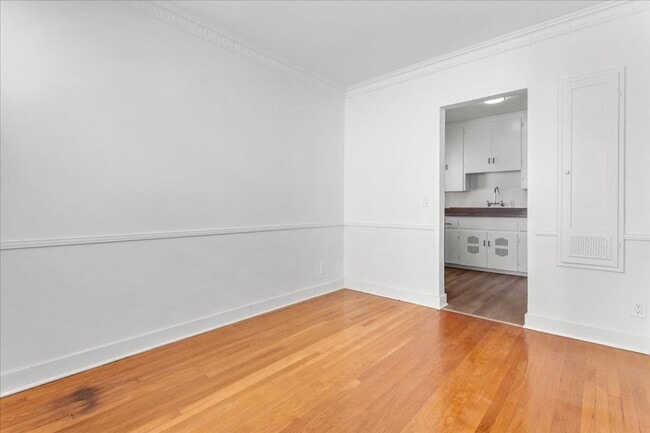 Photo - Remodeled 2-Bedroom Apartment Near UCLA wi... Unidad 416 1/2