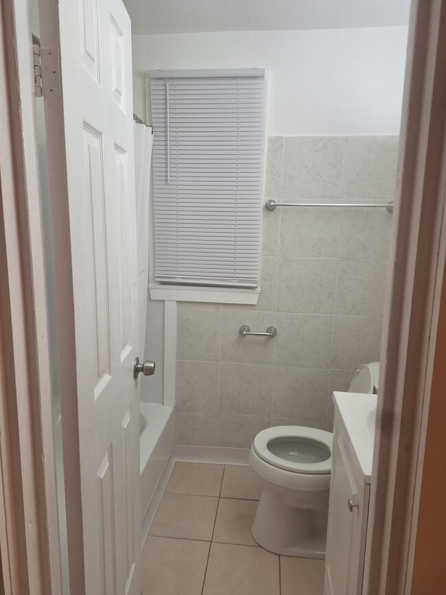 Baño - 4546 S Rockwell St Unidad 1st floor