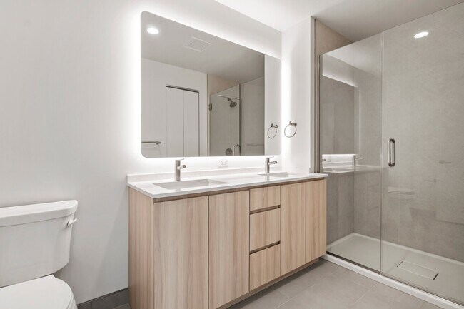 Photo - 552 S Damen Ave