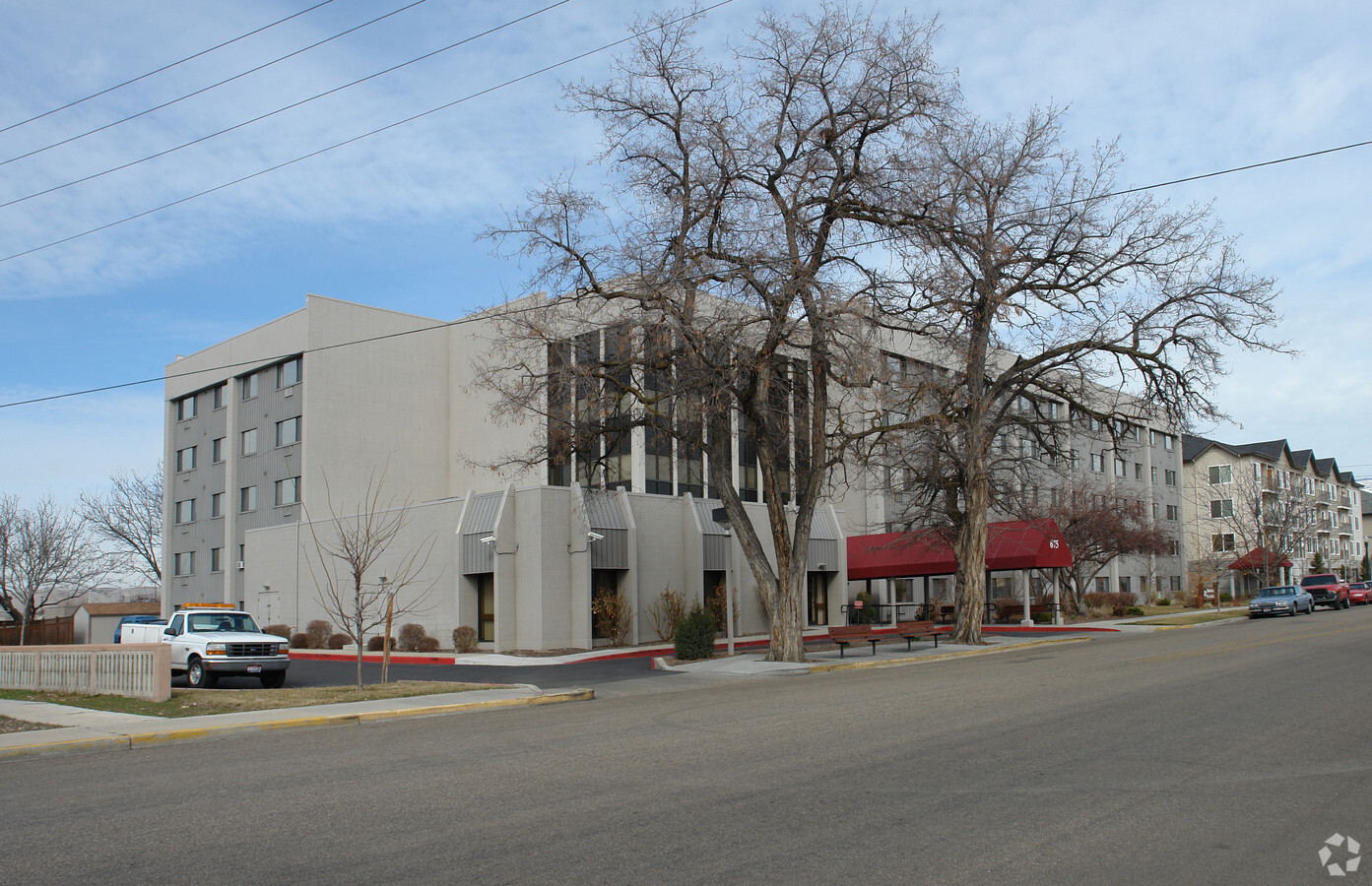Shoreline Plaza - Shoreline Plaza Apartments
