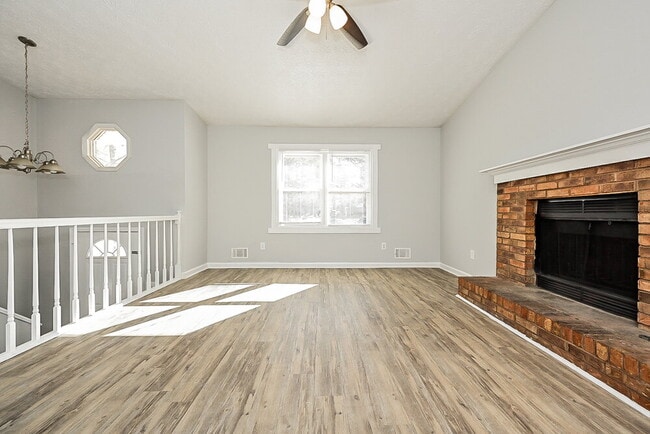 Photo - 308 Winchester Ct