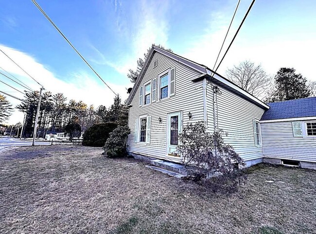 Building Photo - 716 Empire Rd