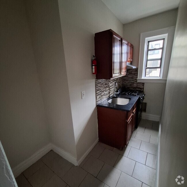 Building Photo - 82 S Grove St Unit D10 Rental
