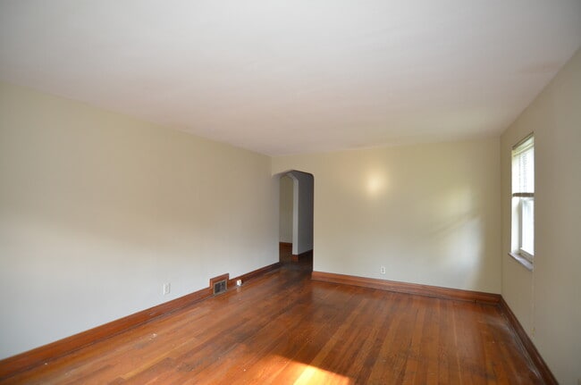 6834 Kenton Ave Unit 1