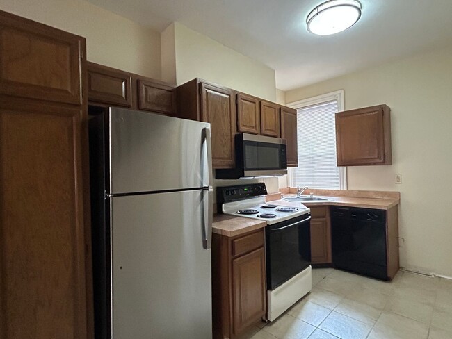 Photo - 802 N Van Buren St Unit 1