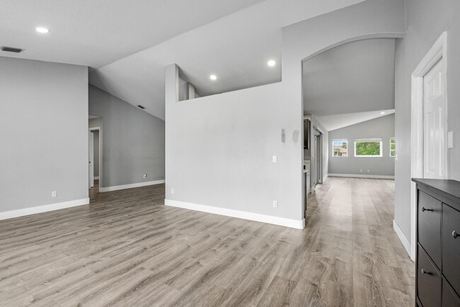 Photo - 429 Lake Victoria Cir