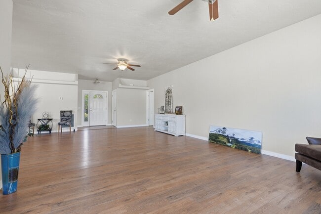 Photo - 1285 Claremont Dr