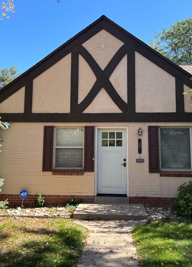 Building Photo - 1256 Albion St