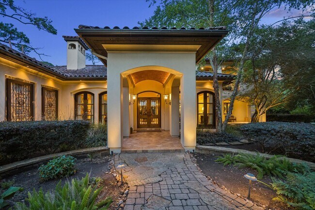 2 Lacewood Ln