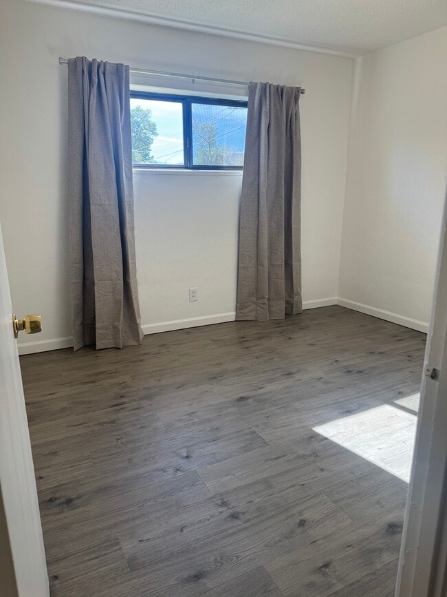 Photo - 1395 Kirman Ave