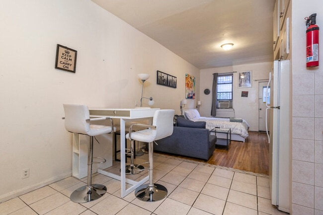 Building Photo - 1540-1552-1552 1st Ave Rental