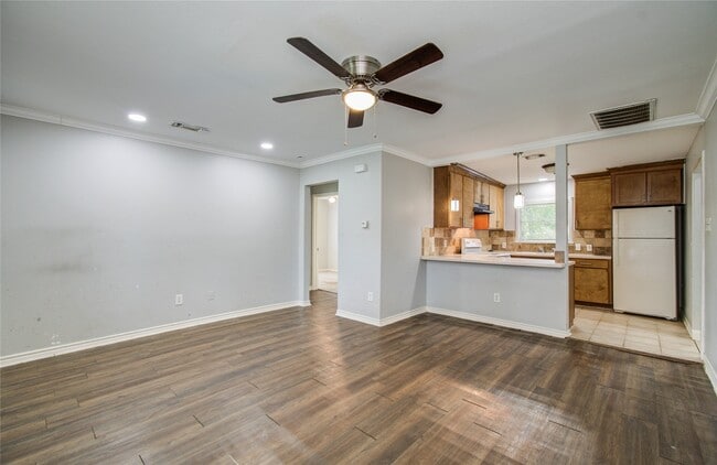 Photo - 6830 New York St