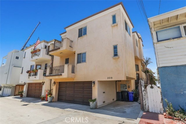 Building Photo - 209 N Crest Dr