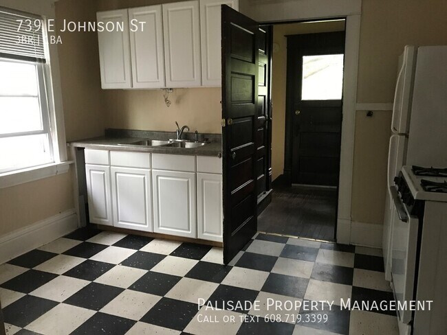 Photo - 739 E Johnson St