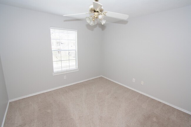 Photo - 1123 Andover Dr