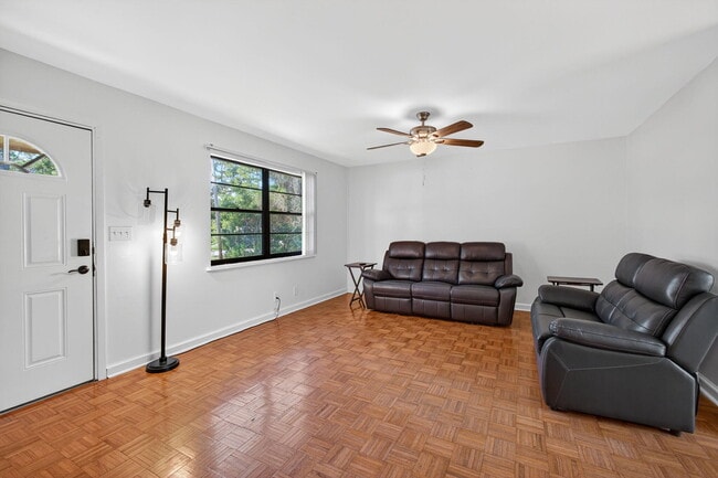 Photo - 6012 Hickory Dr