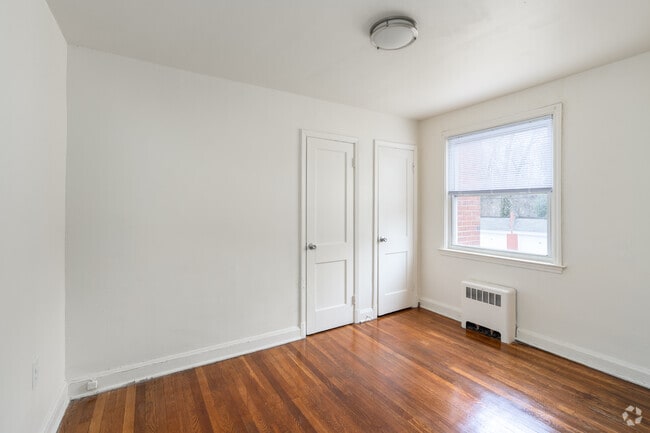 2BR, 1BA - 562SF