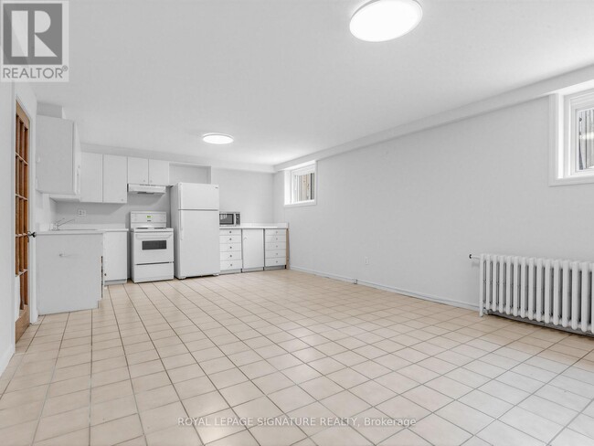 Photo - 19 Warwick Ave