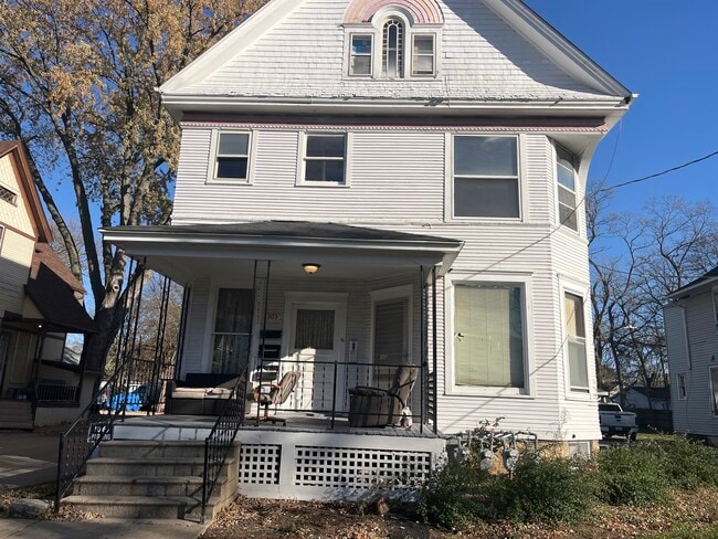 Building Photo - 305 N View St Unit 3