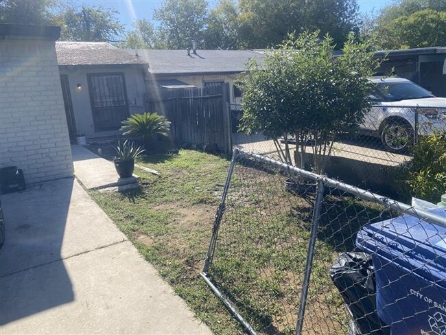 Photo - 2/1 Townhouse with covered parking