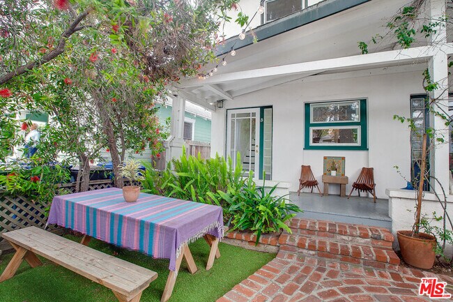 Photo - 426 Rialto Ave Unidad B