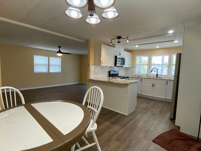 Photo - 144 Stuart Cir