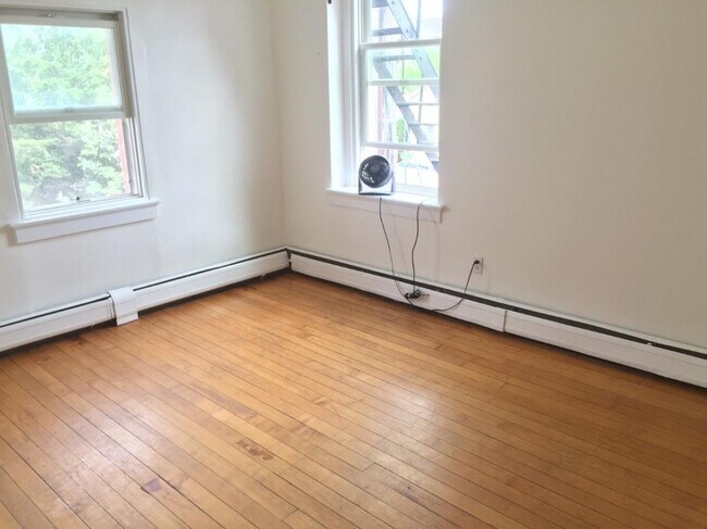 Photo - 374 Thames St