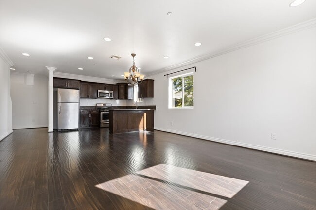 Photo - 4 Bed / 3 Bath Townhouse - Across the street from USC Keck Medical Center! Unit 1534 N Soto