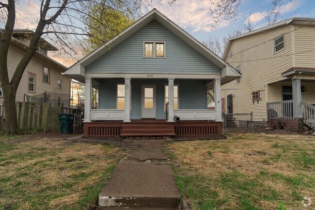 Building Photo - 1809 Maplewood Ave Rental