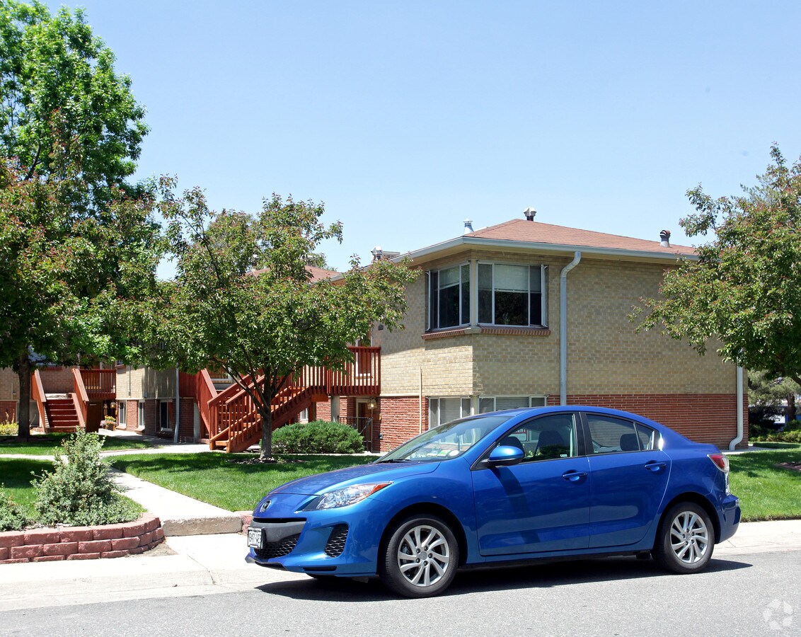 Photo - Race Street Courts