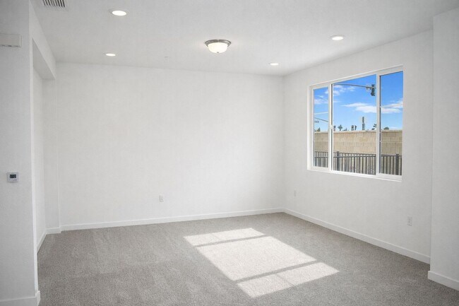 Photo - 1824 Snowy White Pl