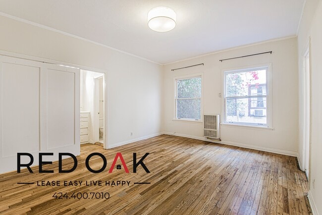 Building Photo - 836 Sanborn Ave Unit 206