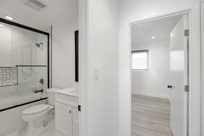 Photo - 900 College St. Apartments