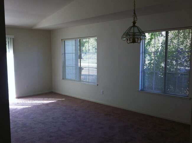 Photo - 3 Bedroom 2 Bath Home in Mace Ranch