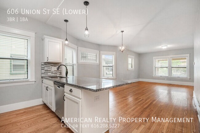 Photo - 606 Union Ave NE