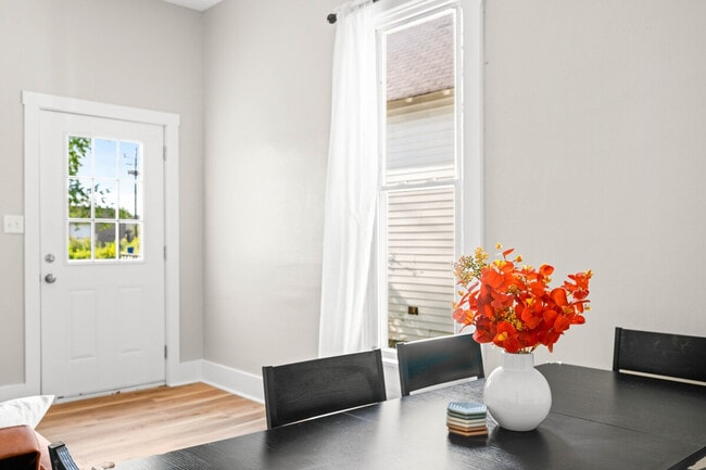 Photo - 639 Maple St Unidad SI ID1397947P