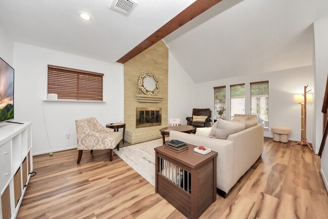 Photo - 18 N Deerfoot Cir