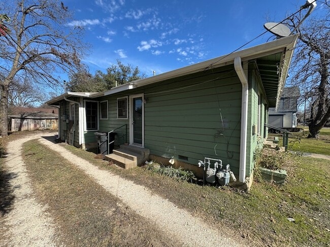 Photo - 210 W Willingham St