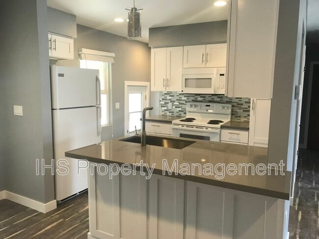 Photo - 302 Bernard Ave