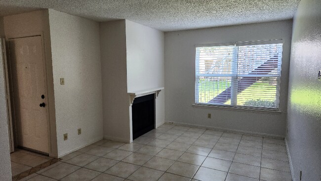 Photo - 2200 E Trinity Mls Rd Unidad 315
