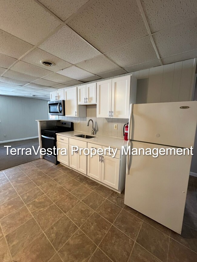 Photo - 131 N High St Apartment Unit B