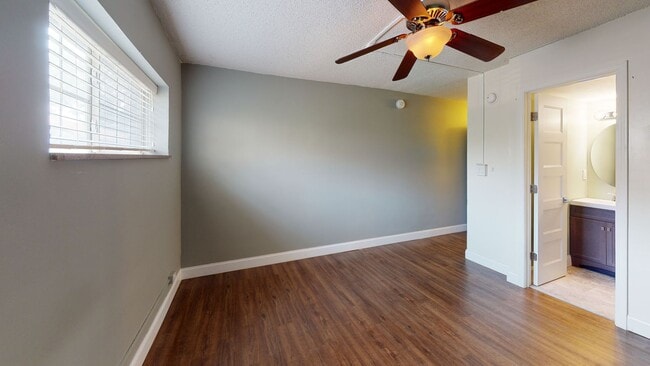 Photo - Bright & Updated 1BR Near UTK & Downtown K... Unit ET206 BR1 (EVIP)