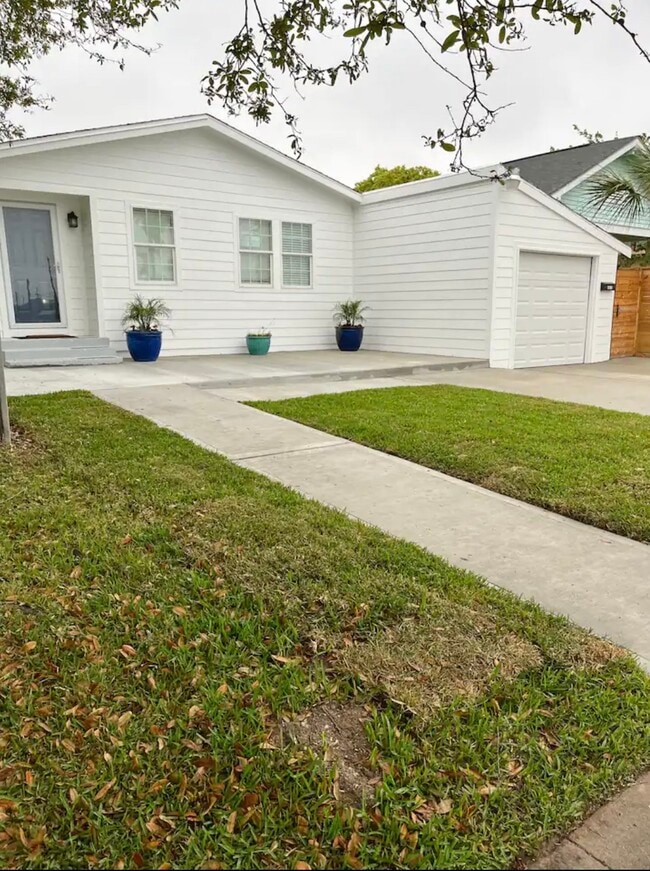 Photo - 4312 Avenue O 1/2 House