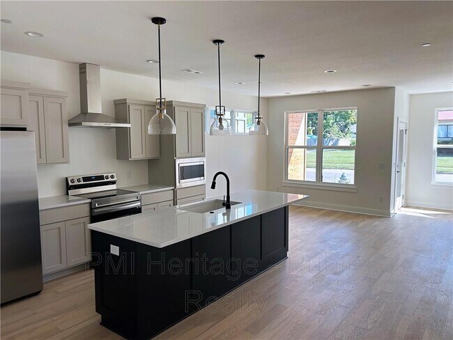 Photo - 610 N 6th St