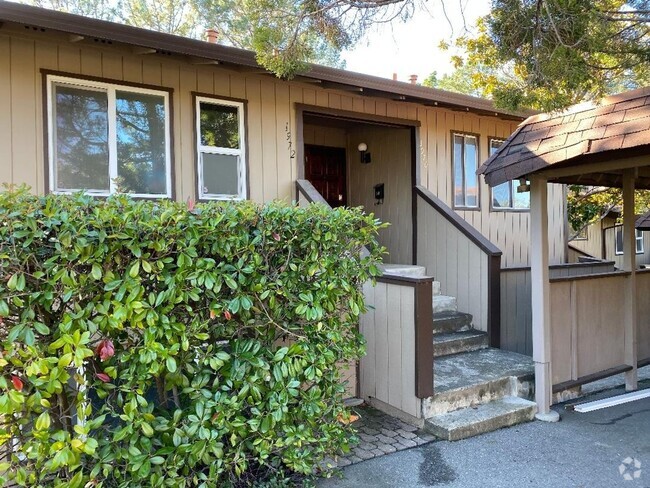 Building Photo - 2 Bed 1.5 Bath Condo In Moraga *Remodeled*