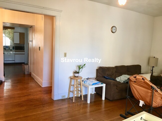 Photo - 1677 Beacon St