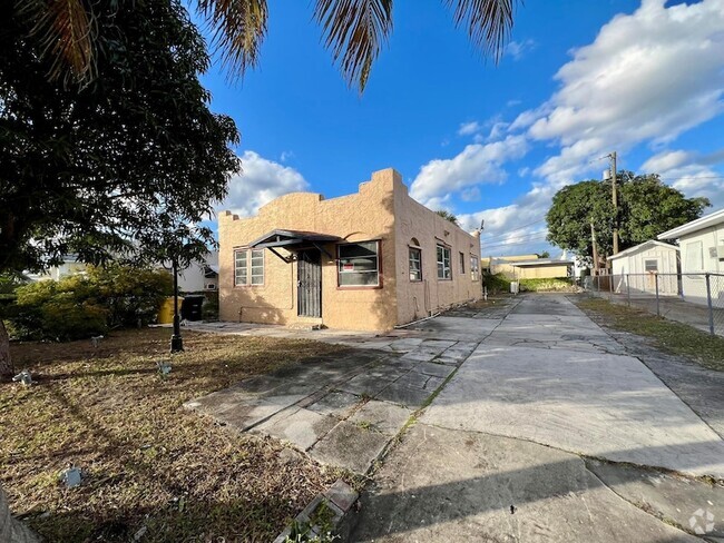 Building Photo - 419 Barnett St Rental