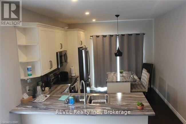 Photo - 438 McAlpine Ave N